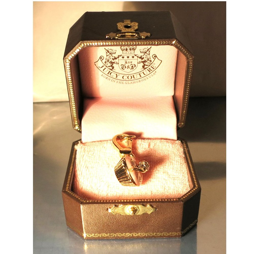 JUICY COUTURE - CHARM -  Gold Tone Pink Cupcake LOVE G & P Charm - Picture 2 of 7
